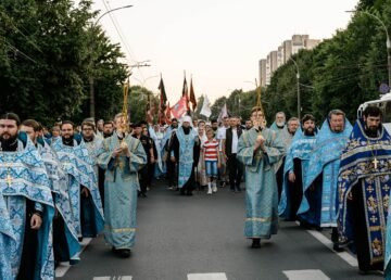 Крестный ход в канун праздника Боголюбской иконы Божией Матери