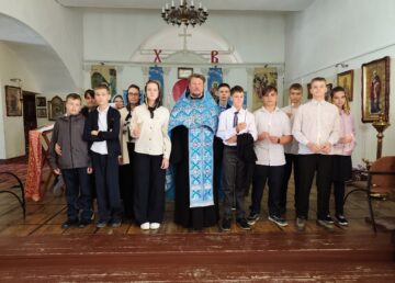 Директор Свято-Феофановского центра подготовки церковных специалистов отслужил молебен на начало учения отроков